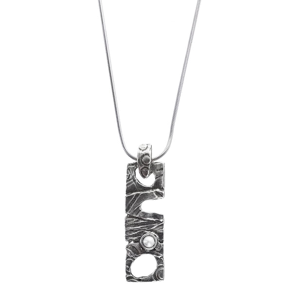 Osmose Etched Rectangular Pendant Pearl Necklace